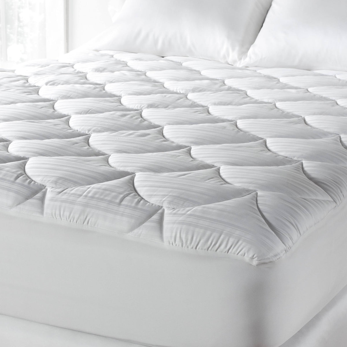 PrimaLoft 600-Thread-Count Queen Mattress Pad