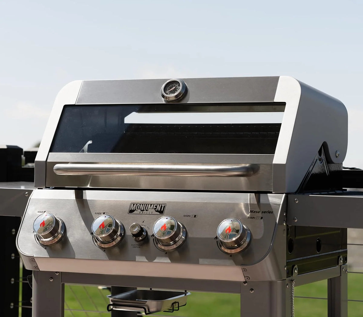 Mesa400MF 4-Burner Propane Gas Grill with Viewing Lid
